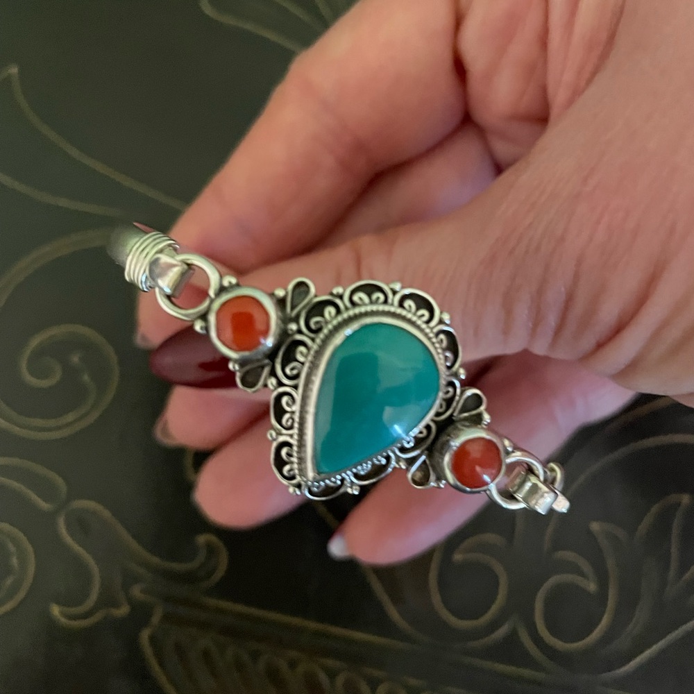 GREEN AGATE & CORAL Bangle.